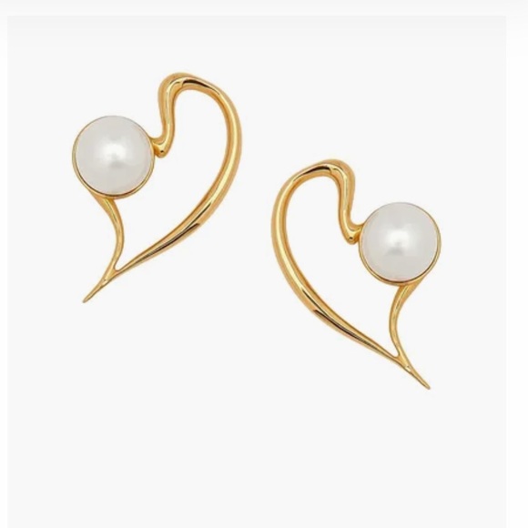 Sweetheart Pearl Earrings by Oscar de la Renta | Rent the Runway Oscar de la Renta • Elegant Gold and Pearl Heart
Earrings